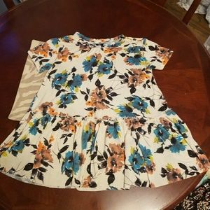 Agnes & Dora 🌼Floral Top size Small